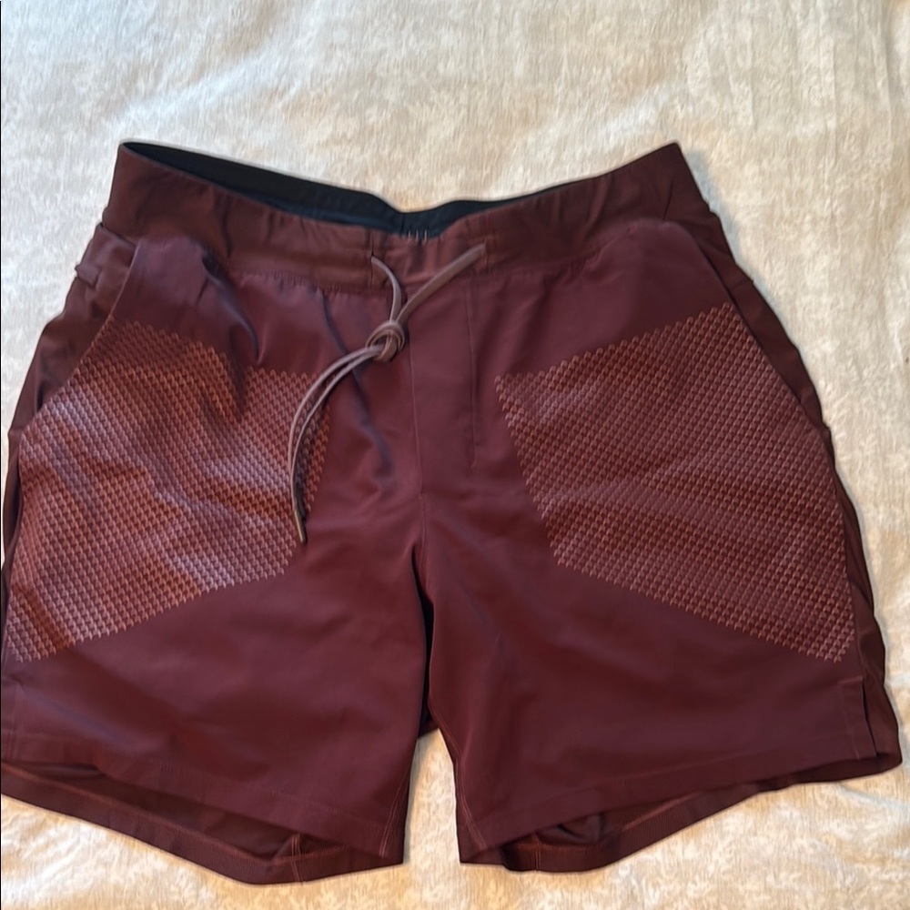 Lululemon x Barry’s. 7” lined short. Large